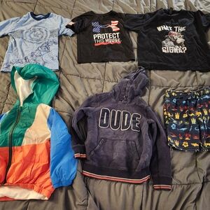 Lot of 6 Pieces of Boys sz S 5/6 Clothing All Season Under Armor Marvel